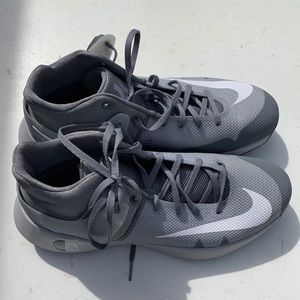 Men’s Nike grey basketball shoe